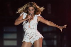 RIO DE JANEIRO, BRAZIL - SEPTEMBER 13: Singer Beyonce performs on stage during a concert in the Rock in Rio Festival on September 13, 2013 in Rio de Janeiro, Brazil. (Photo by Buda Mendes/Getty Images)
